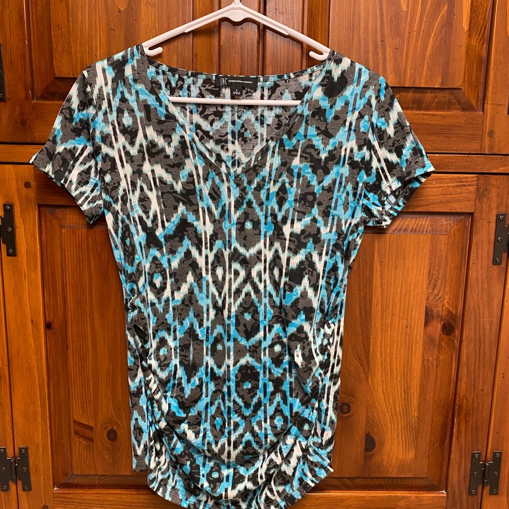 10/10$  10 (4-5$) items for 10$. International Concepts Blue&Black Ruched T.
